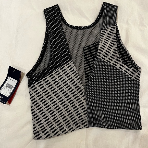 BNWT Reebok Crop Top - Picture 2 of 3